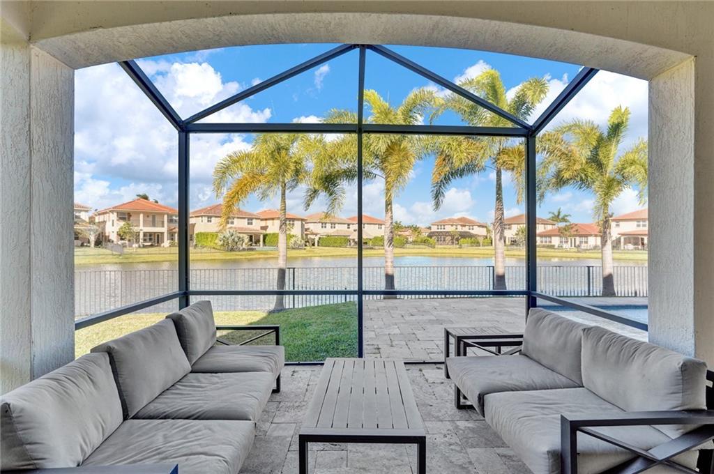 MIRA LAGO - Residential