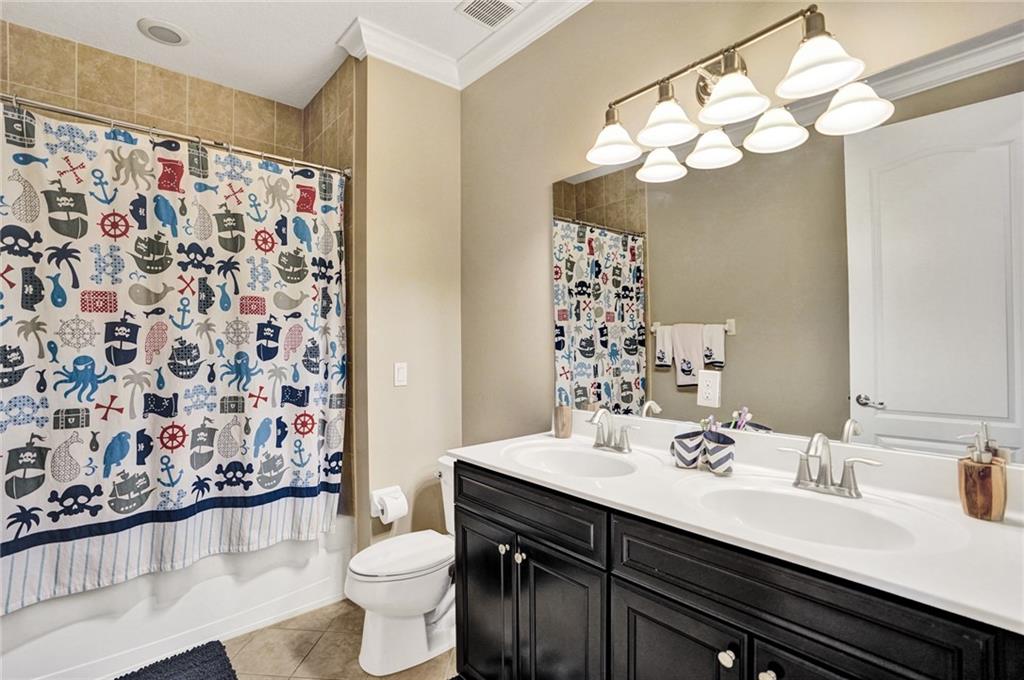 MIRA LAGO - Residential