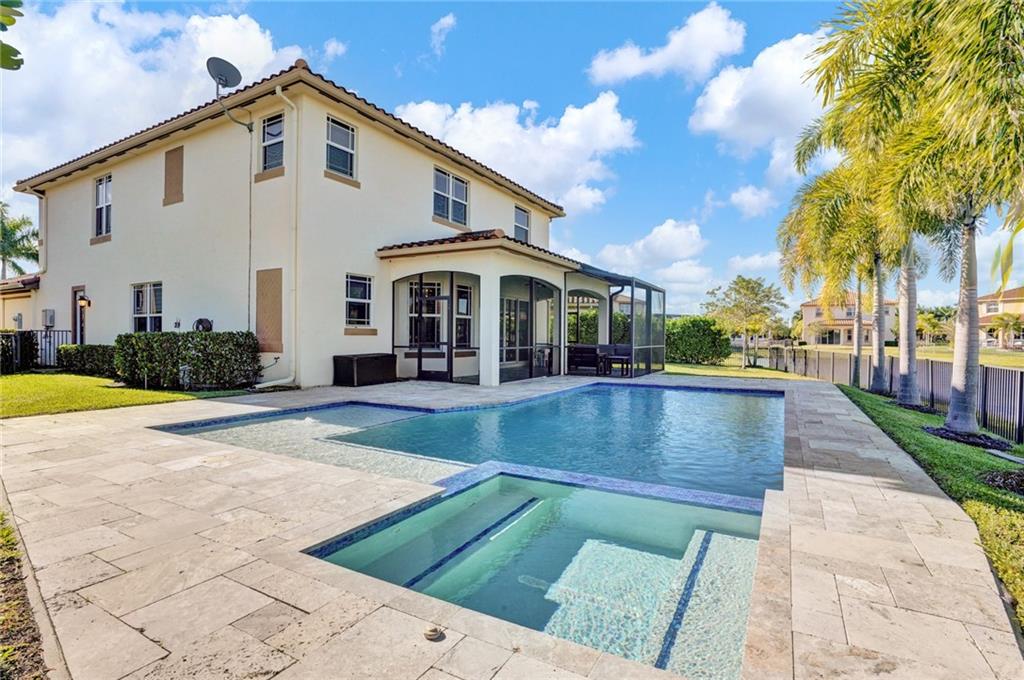 MIRA LAGO - Residential