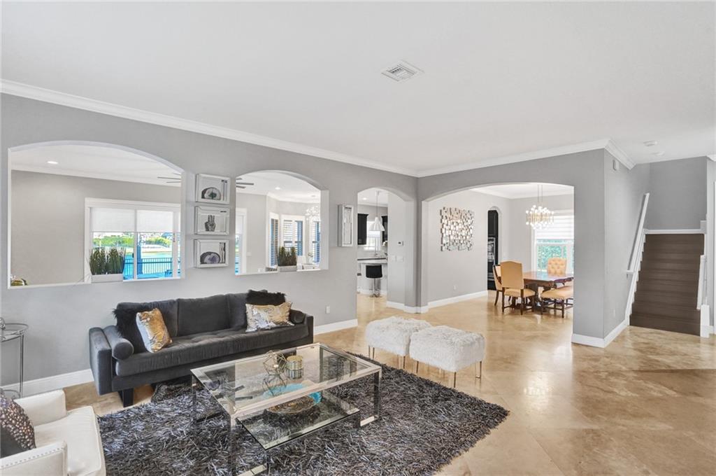 MIRA LAGO - Residential