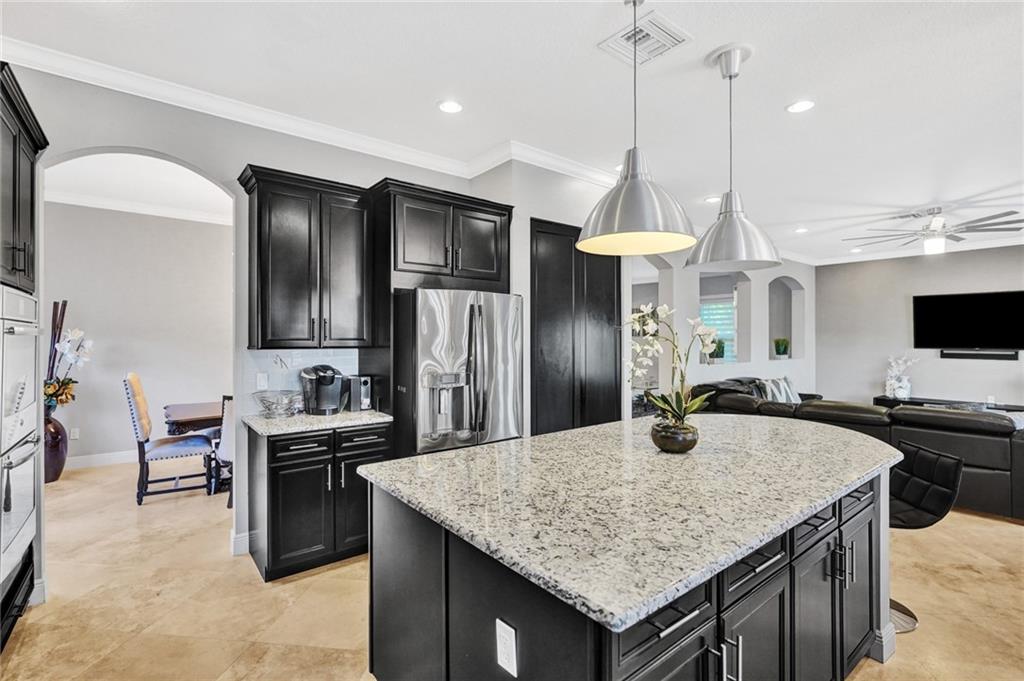 MIRA LAGO - Residential