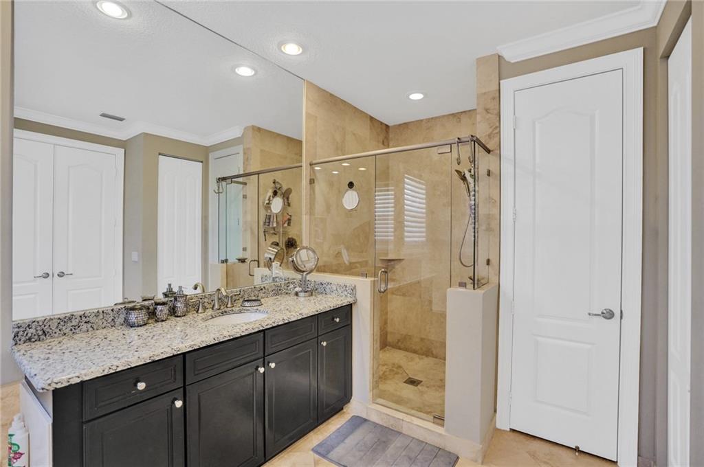 MIRA LAGO - Residential