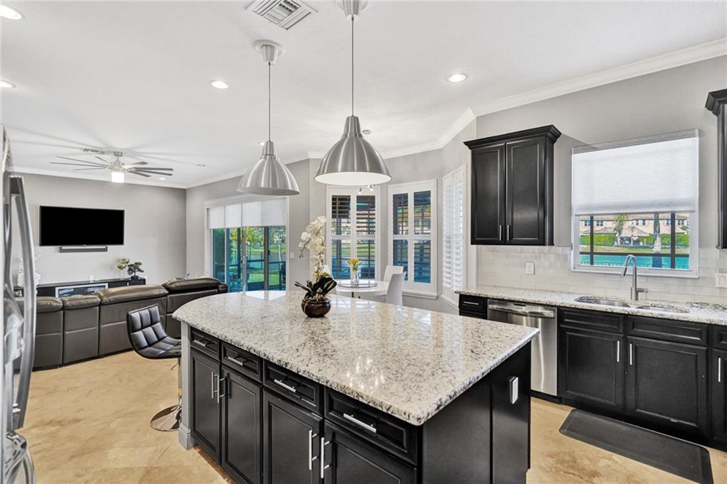 MIRA LAGO - Residential