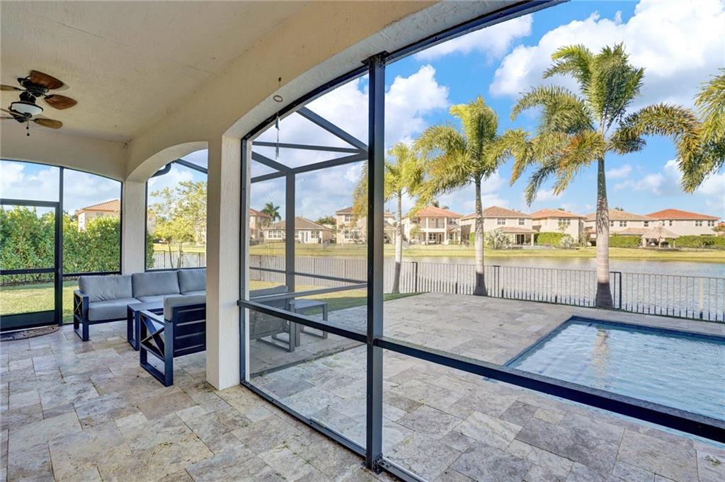 MIRA LAGO - Residential