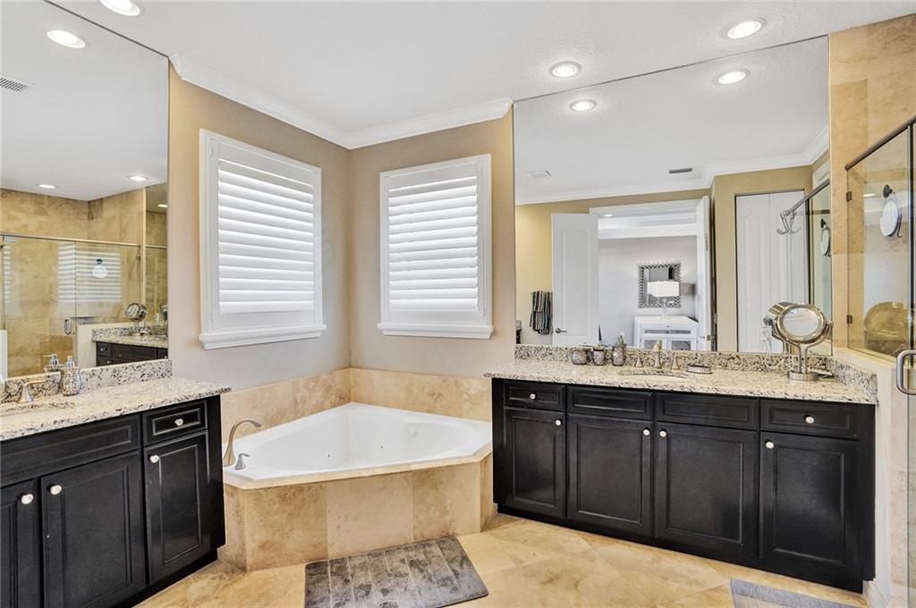 MIRA LAGO - Residential