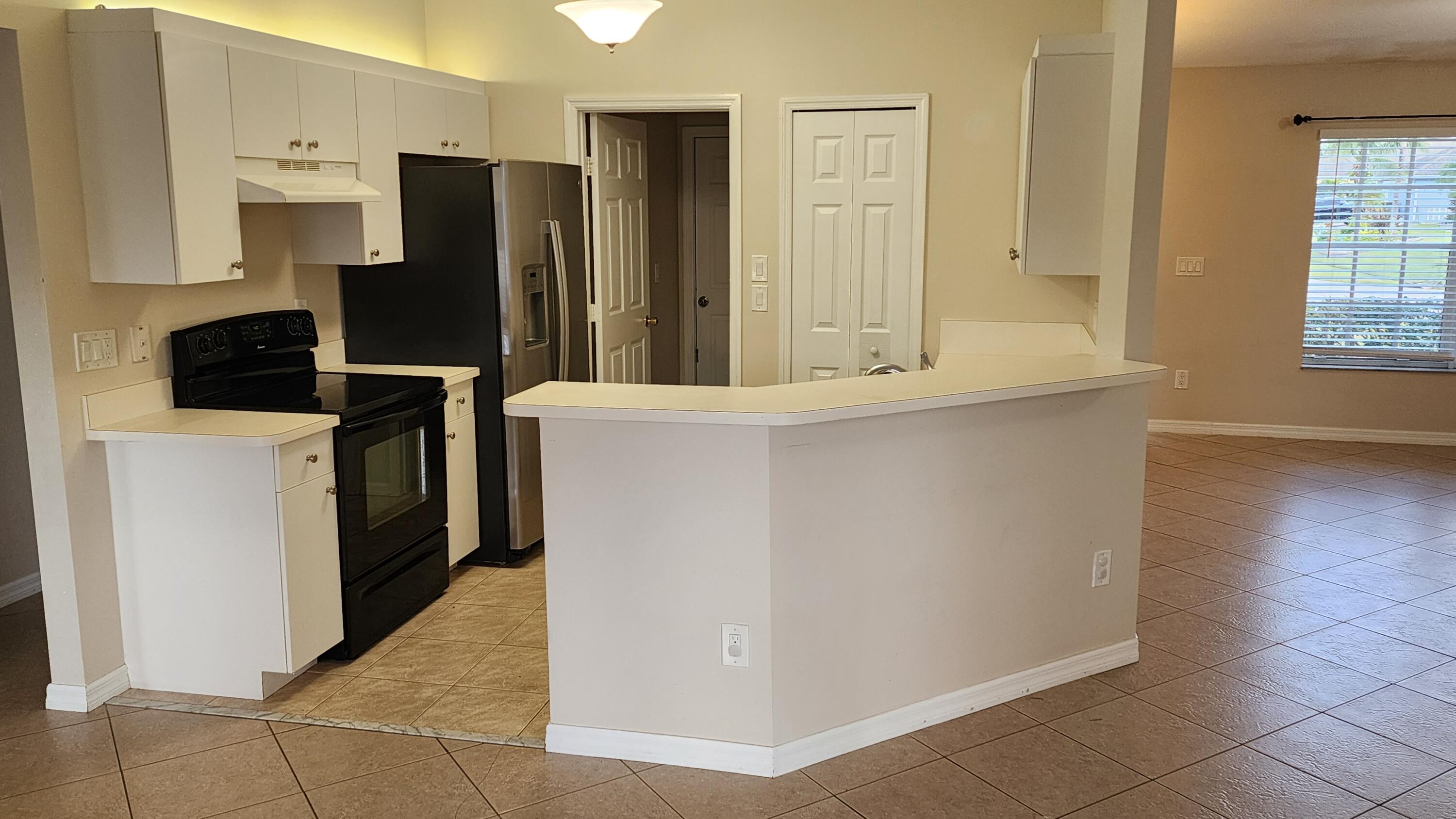 PORT ST LUCIE SECTION 33 - Residential Lease