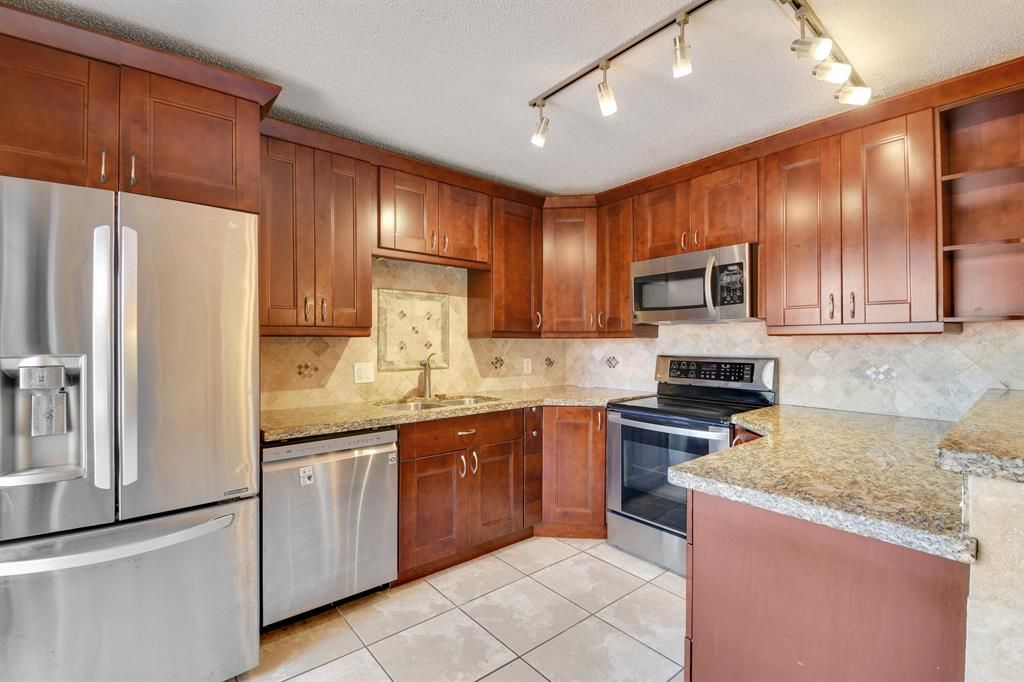 Photo of 3320 Meridian Way S #B, Palm Beach Gardens, FL 33410 (MLS # R10745062)