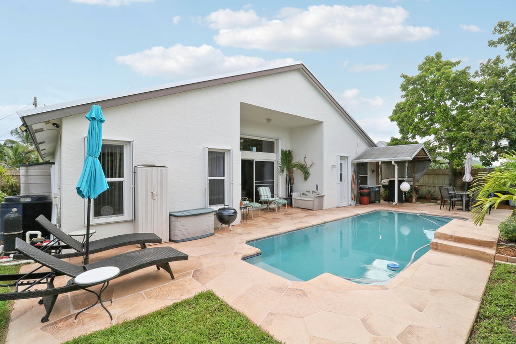 Photo of 6275 Lucerne Street, Jupiter, FL 33458 (MLS # B26074441)