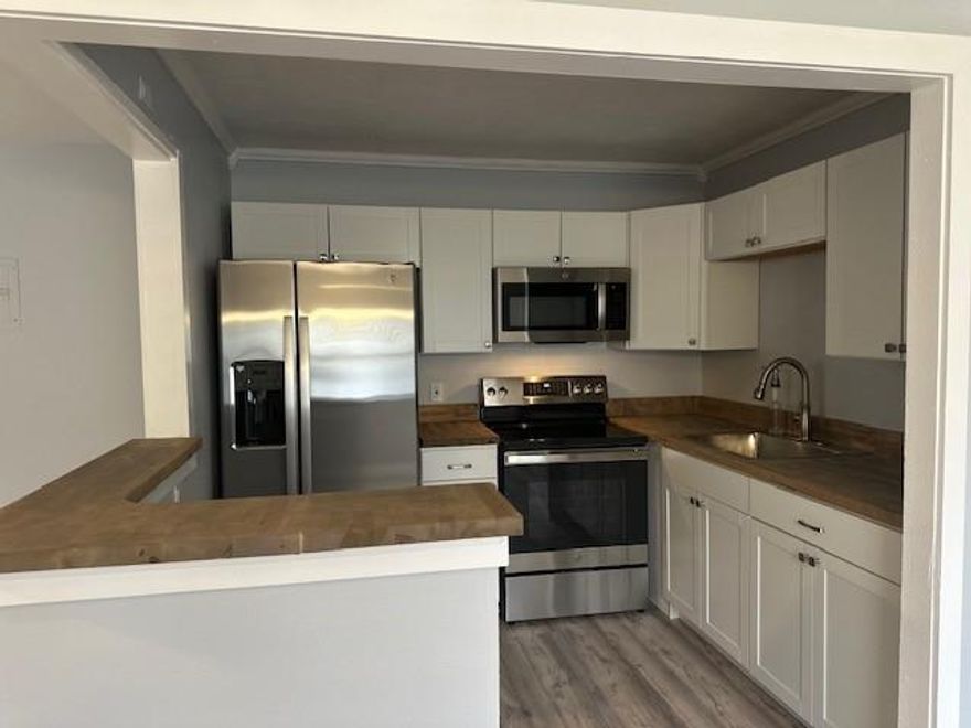 Renovated Waterfront Villa! Freshly painted, vinyl wood flooring, white shaker cabinetry. Kitchen features new GE SS appliances, side by side refrigerator w/ water filtration & ice maker, self cleaning oven and above microwave. Butcher block counter tops and inlay sink. Renovated baths! New vanities, hardware & commodes, 2 new hot water heaters. New blinds throughout and ceiling fans with remotes. Central A/C Relax on your enclosed patio w/ tropical water view. Private garden area. Washer/Dryer hook up. Best location in KP! Close to Main Clubhouse facility. Kings Pointe is a 55+ resort style community offering tons of amenities , bistro, golf, in door/outdoor pools, theatre, transportation, bocci, shuffle board & activities galore. SOLD AS IS. No lease 3 years. Perfect for snowbird!