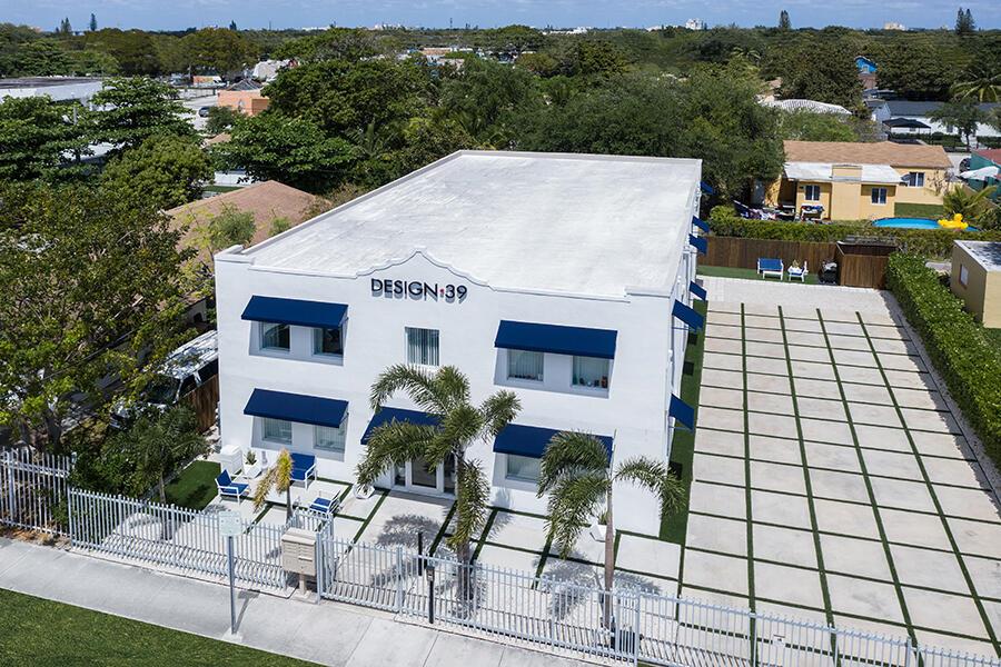 Brand New 1 bed/ 1 bath Condo located in Desired Miami's Design District. Design 39 is a Private Boutique building with 8 units total. Moderndesign with high-end finishes & plenty of parking. Work/Live atmosphere. Washer/Dryer inside unit. Window treatments. Gated with key entry. Great Location!!!Fast approval!!!!!! BUILDING & UNITS  New 8-Unit Apartment Building  Renovated 2017 | Approx. 1000 sq ft  Stainless Steel Appliances Granite Countertops  Spacious & Bright | Open & Functional  Central Air | Washers & Dryers In-Unit  Secure Property with Motorized Gate  All Utilities Included, Except Electric  Private Parking  Bike Racks  Pets Allowed - House Trained Please  Outdoor Comm
