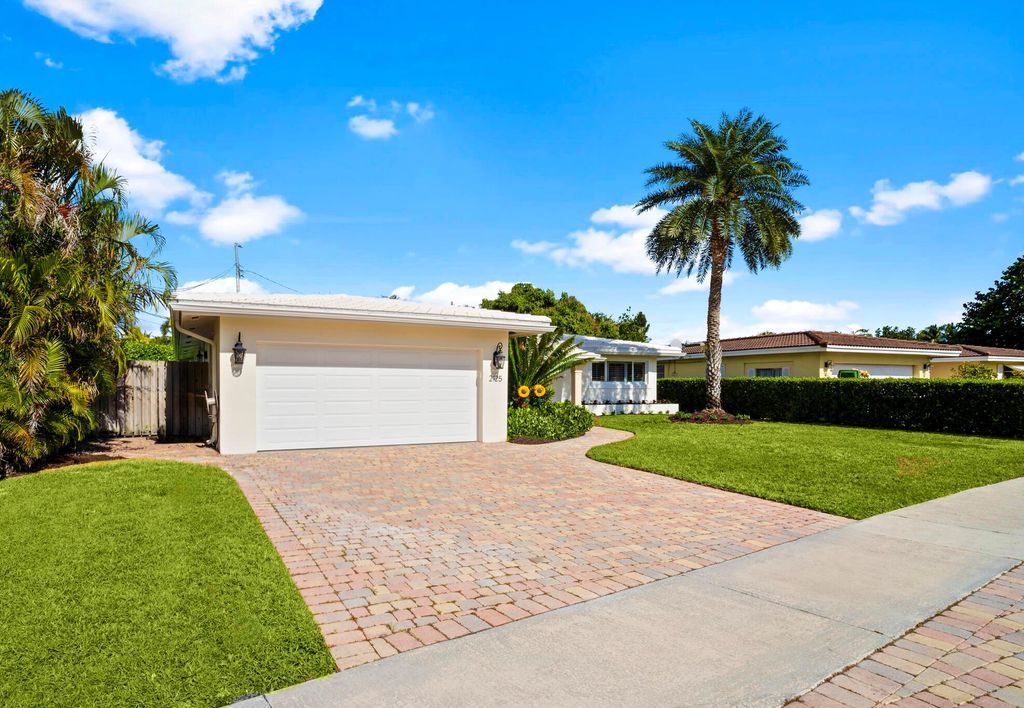 Photo of 2125 NE 60th Street, Fort Lauderdale, FL 33308 (MLS # R10963271)