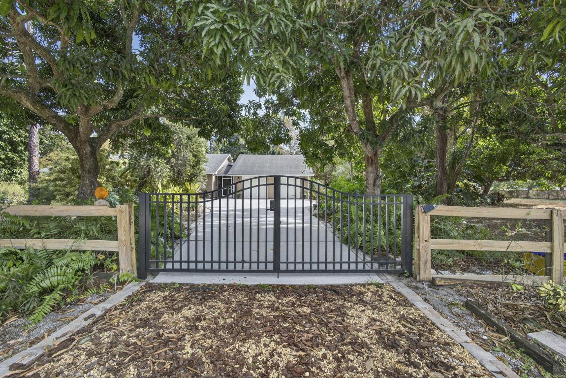 PALM BEACH RANCHETTES - Residential