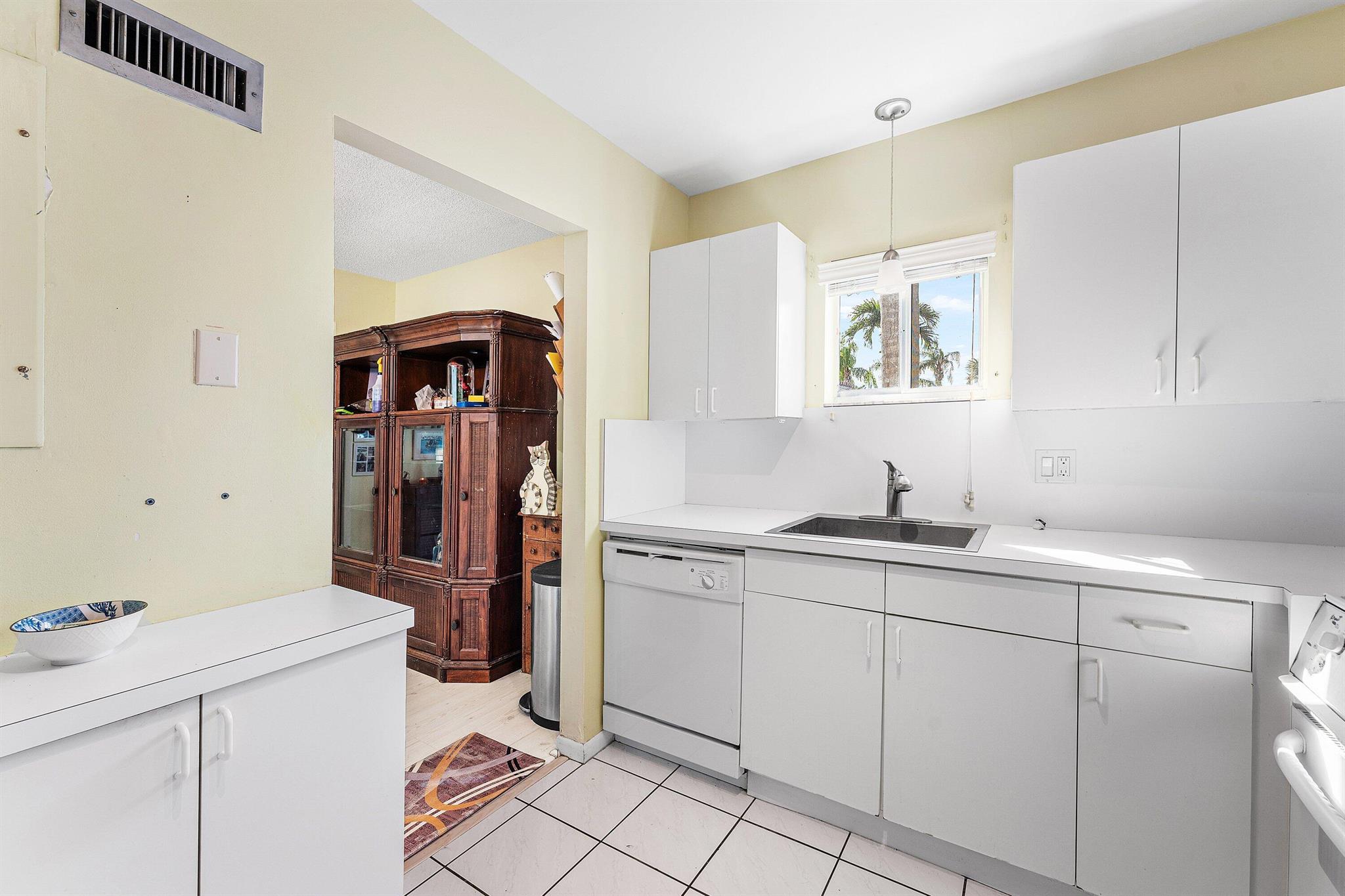 BOUNDBROOK CONDO S - Residential