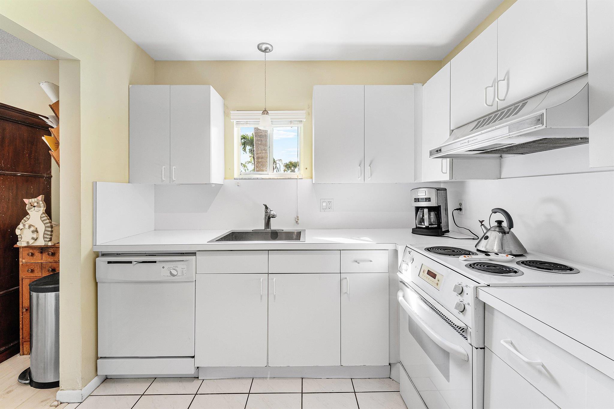 BOUNDBROOK CONDO S - Residential