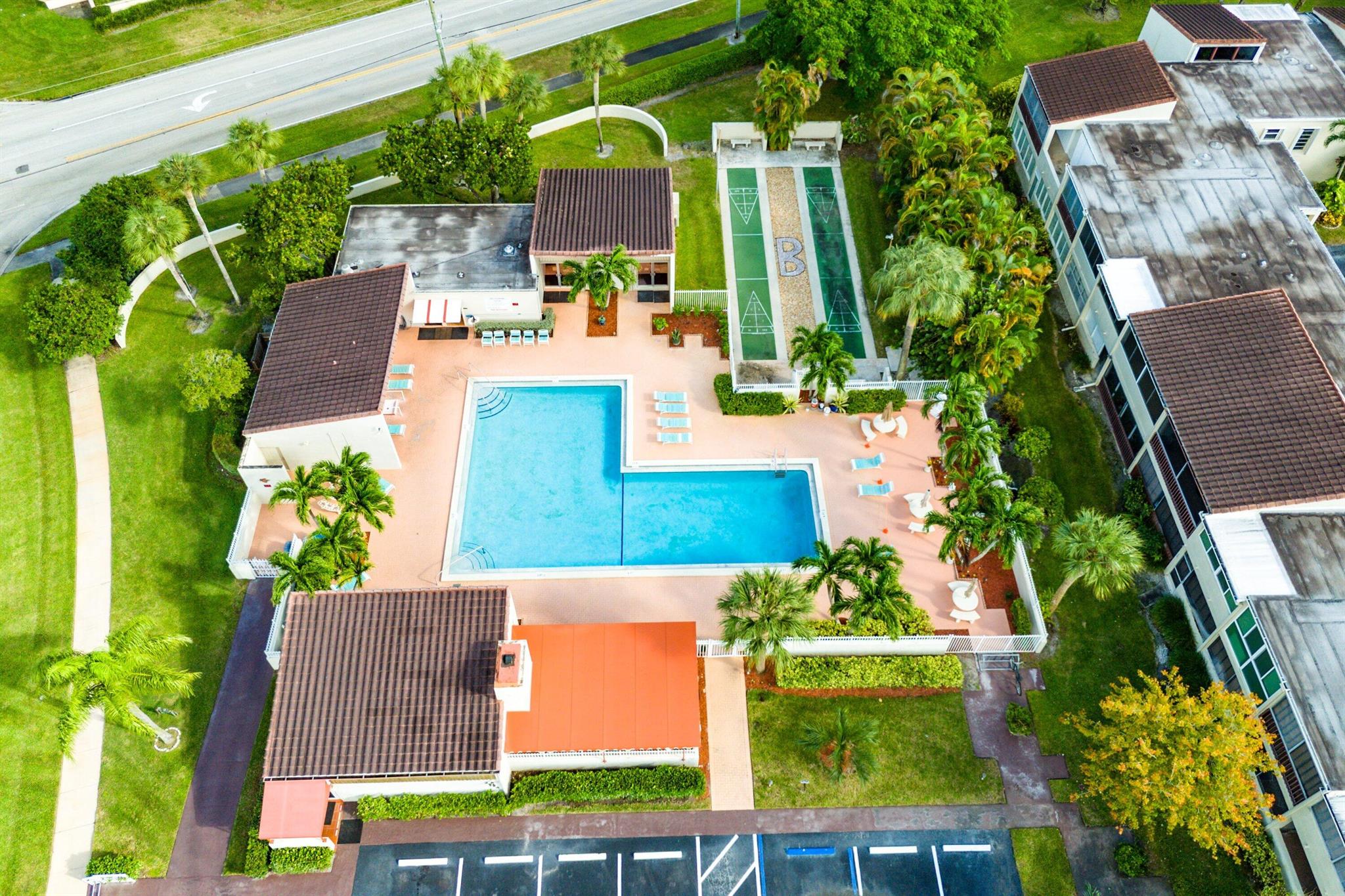 BOUNDBROOK CONDO S - Residential