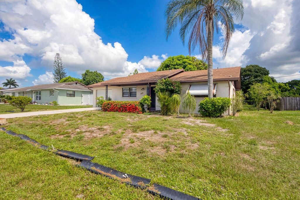 Photo of 325 SE Bayview Terrace, Port Saint Lucie, FL 34983 (MLS # R11100010)