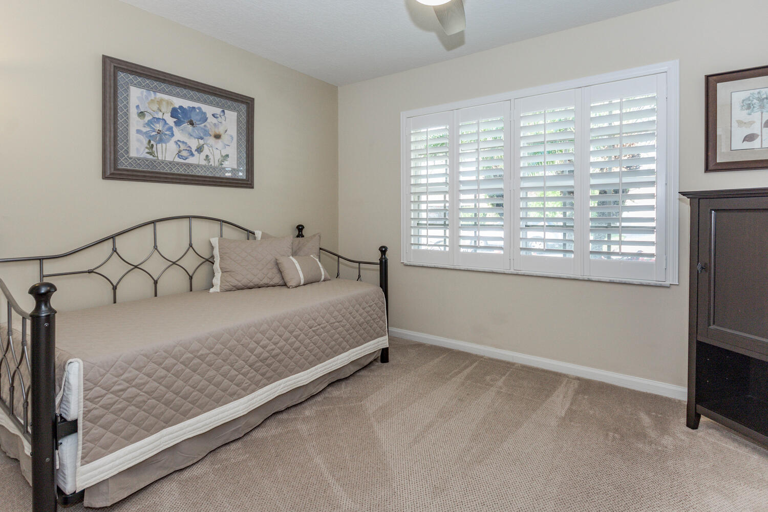 CASCADE LAKES - Residential