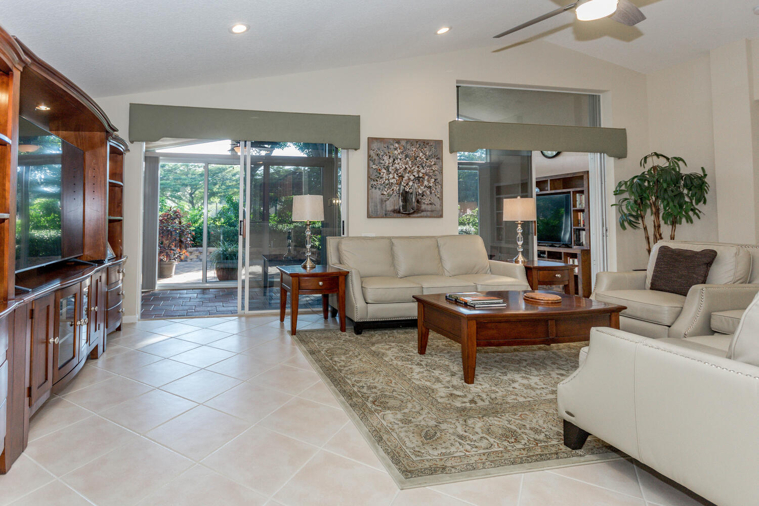 CASCADE LAKES - Residential