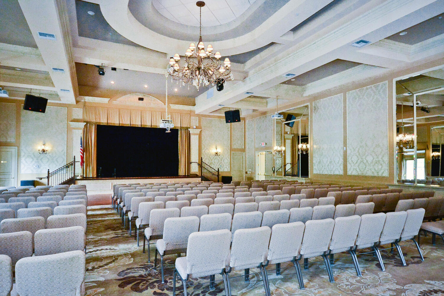 CASCADE LAKES - Residential