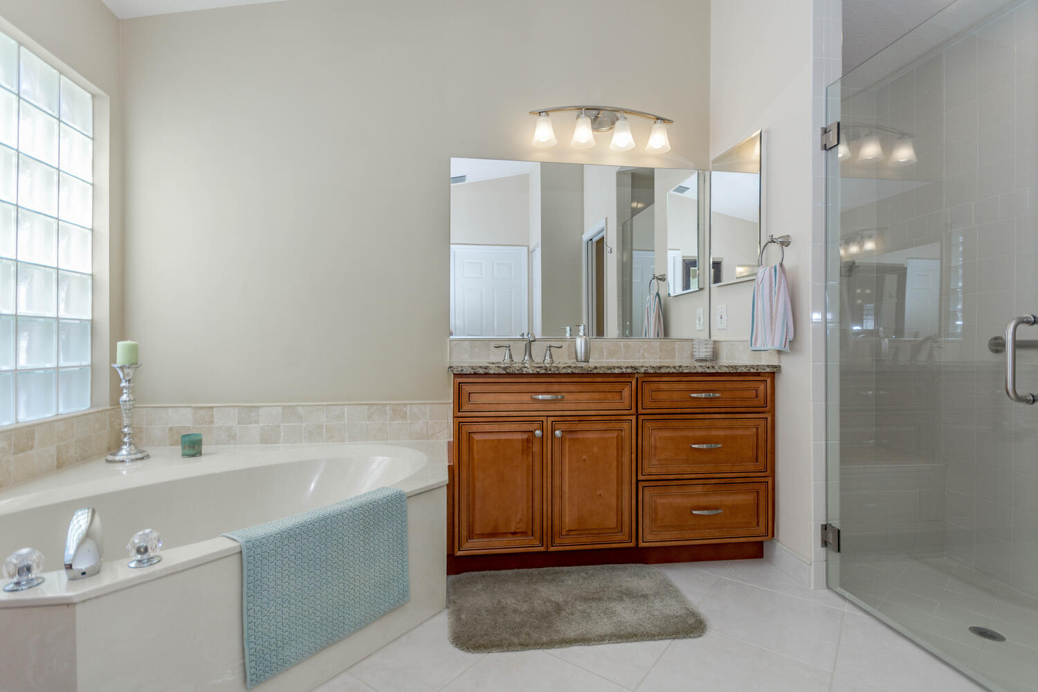 CASCADE LAKES - Residential