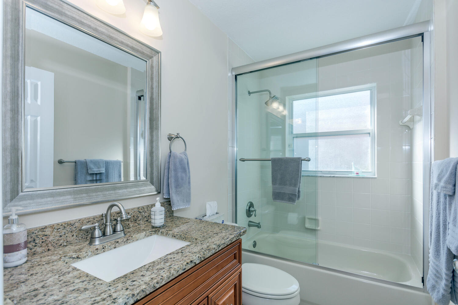 CASCADE LAKES - Residential