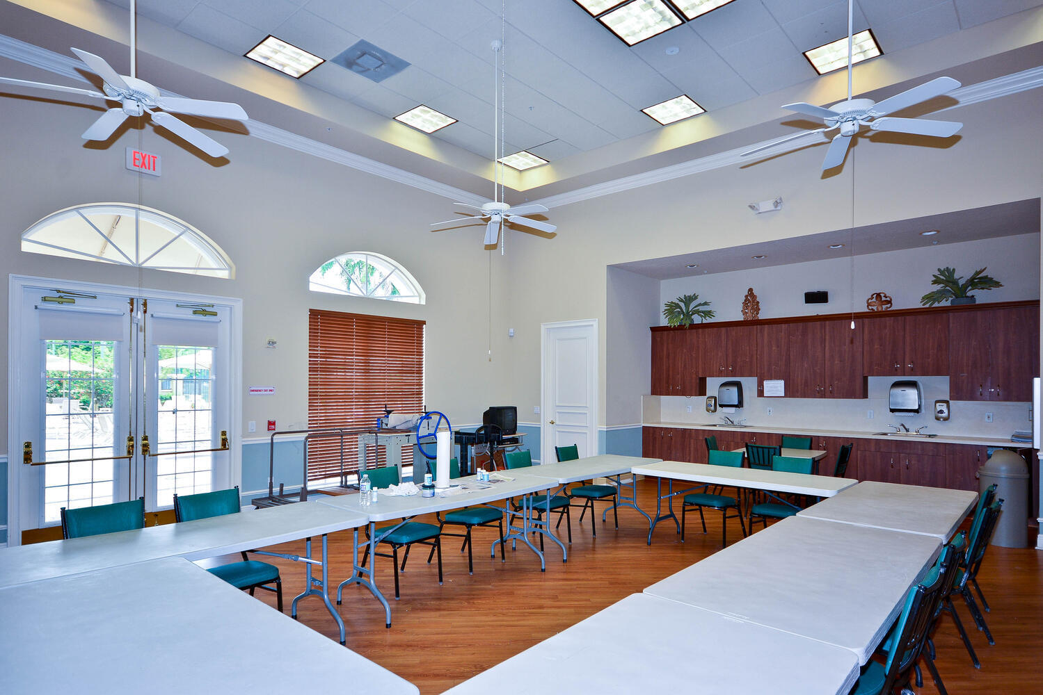 CASCADE LAKES - Residential