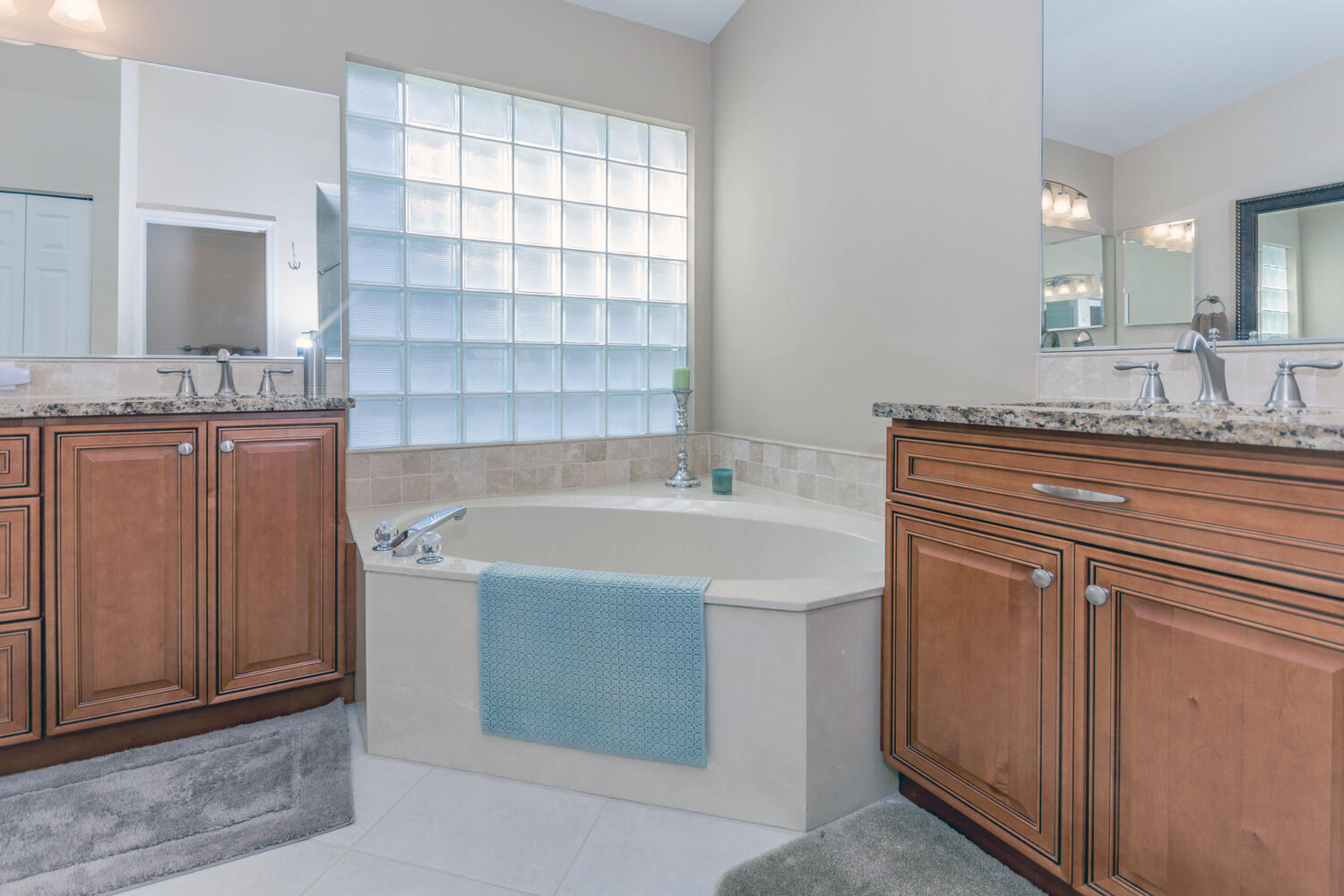 CASCADE LAKES - Residential