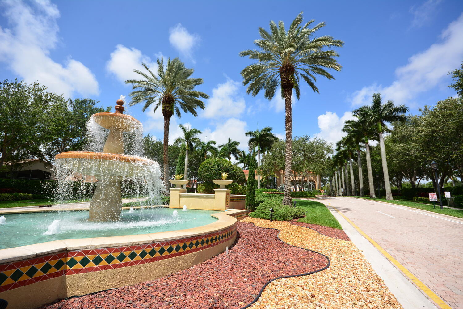 CASCADE LAKES - Residential