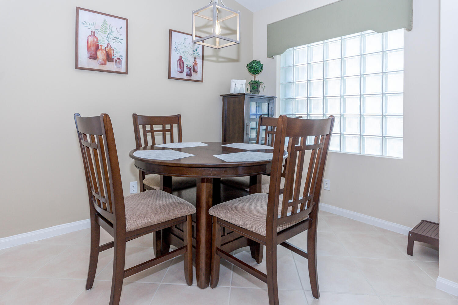 CASCADE LAKES - Residential