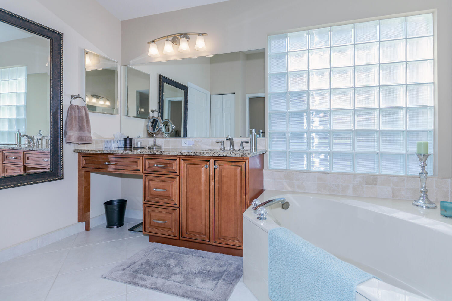 CASCADE LAKES - Residential