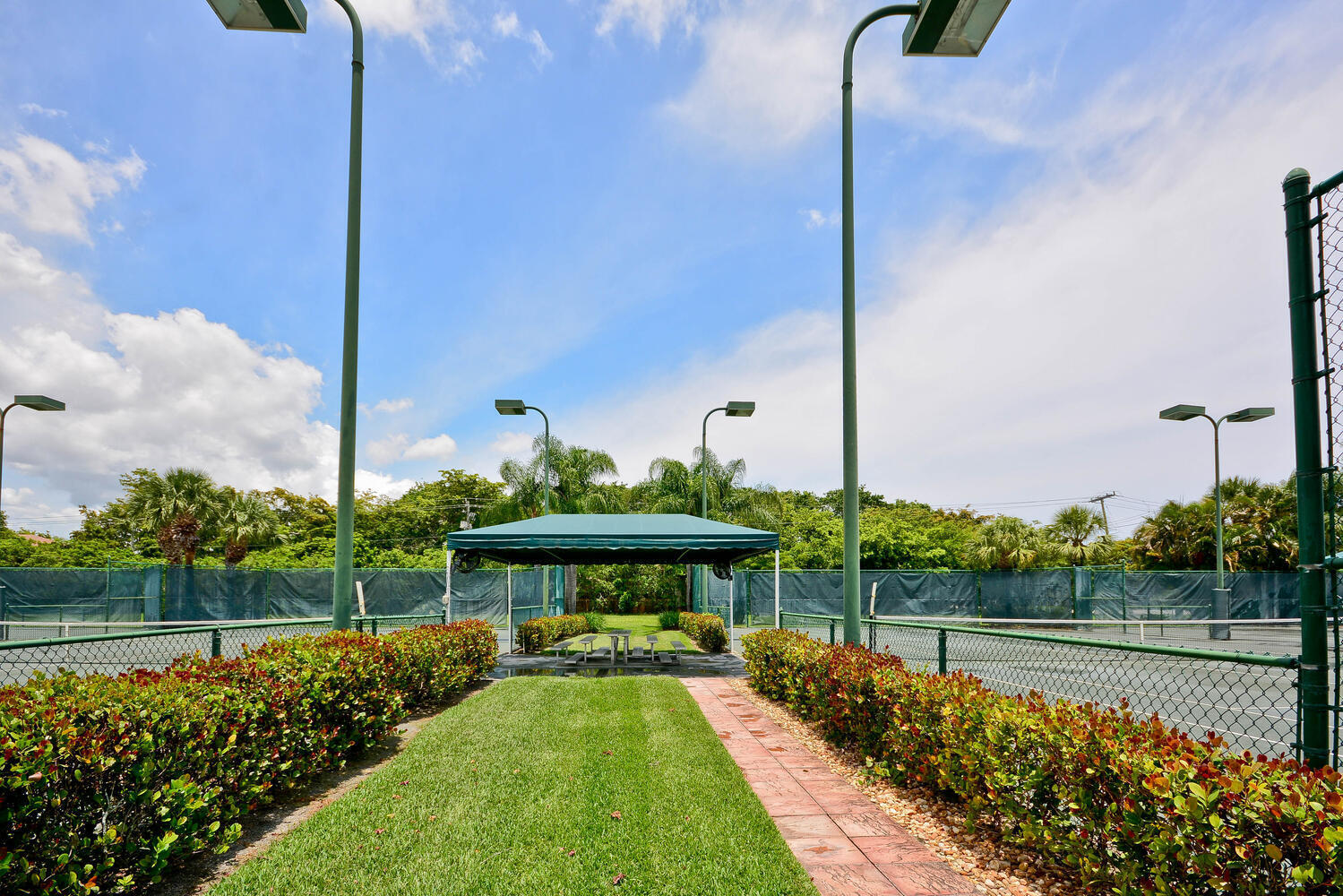 CASCADE LAKES - Residential