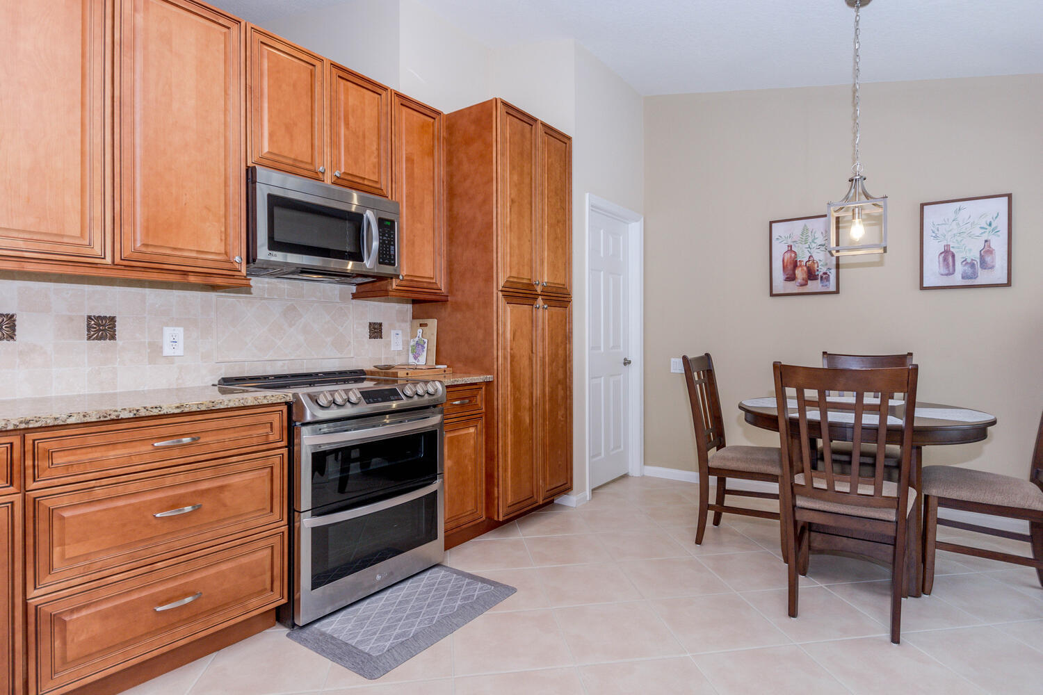 CASCADE LAKES - Residential