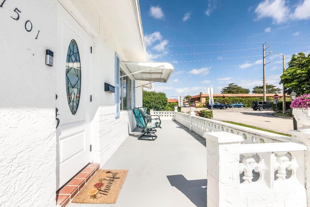 Photo of 1501 SW 18th Drive, Boynton Beach, FL 33426 (MLS # R11136449)