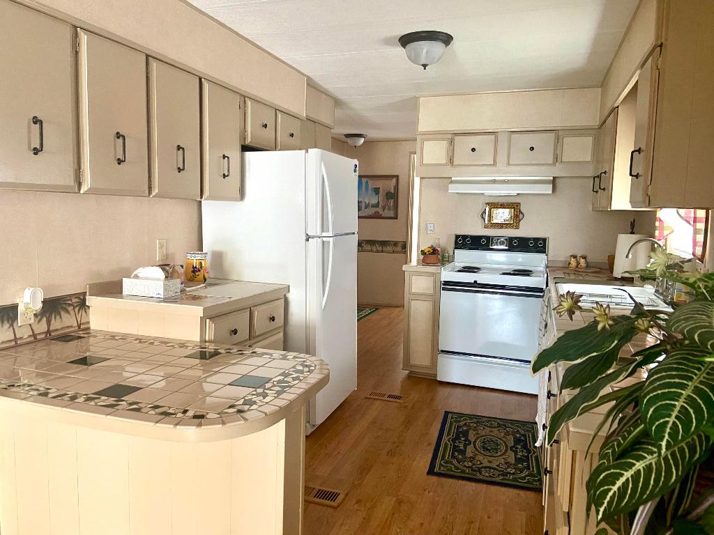 Spanish Lakes Riverfront - Residential