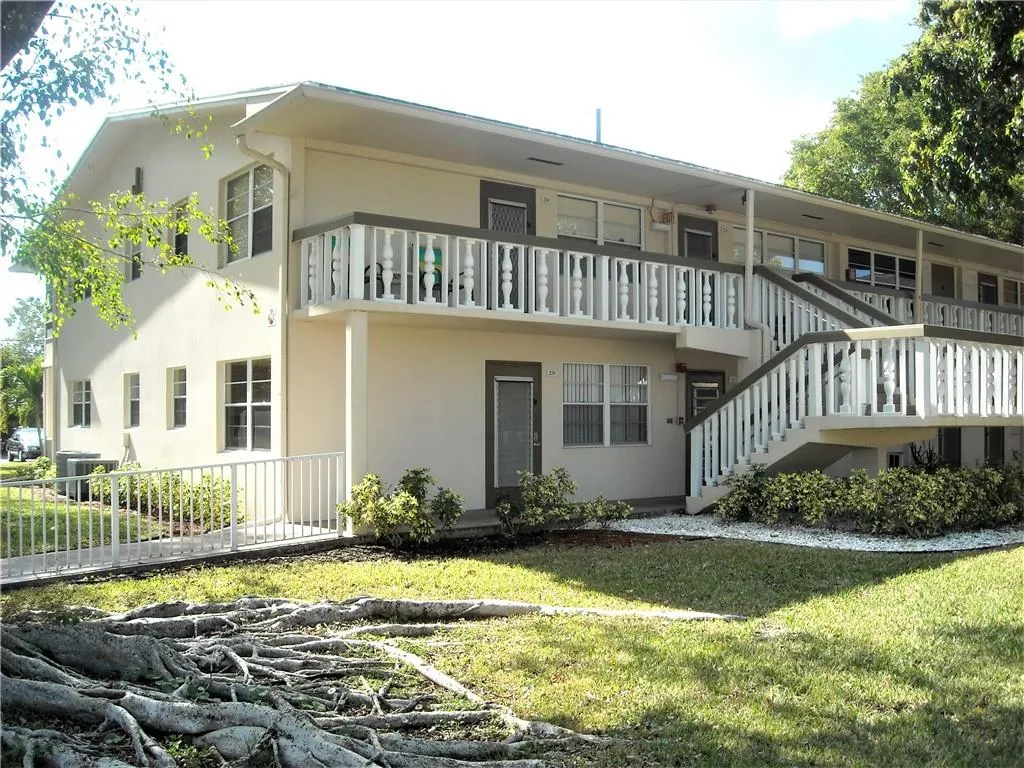 228 Farnham J Unit 228  