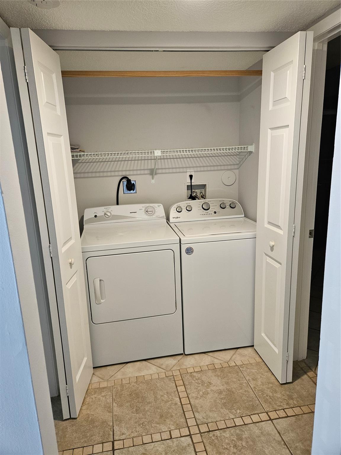 COCO PARC CONDO - Residential Lease