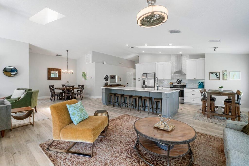 Photo of 6022 Foster Street, Jupiter, FL 33458 (MLS # R10908686)