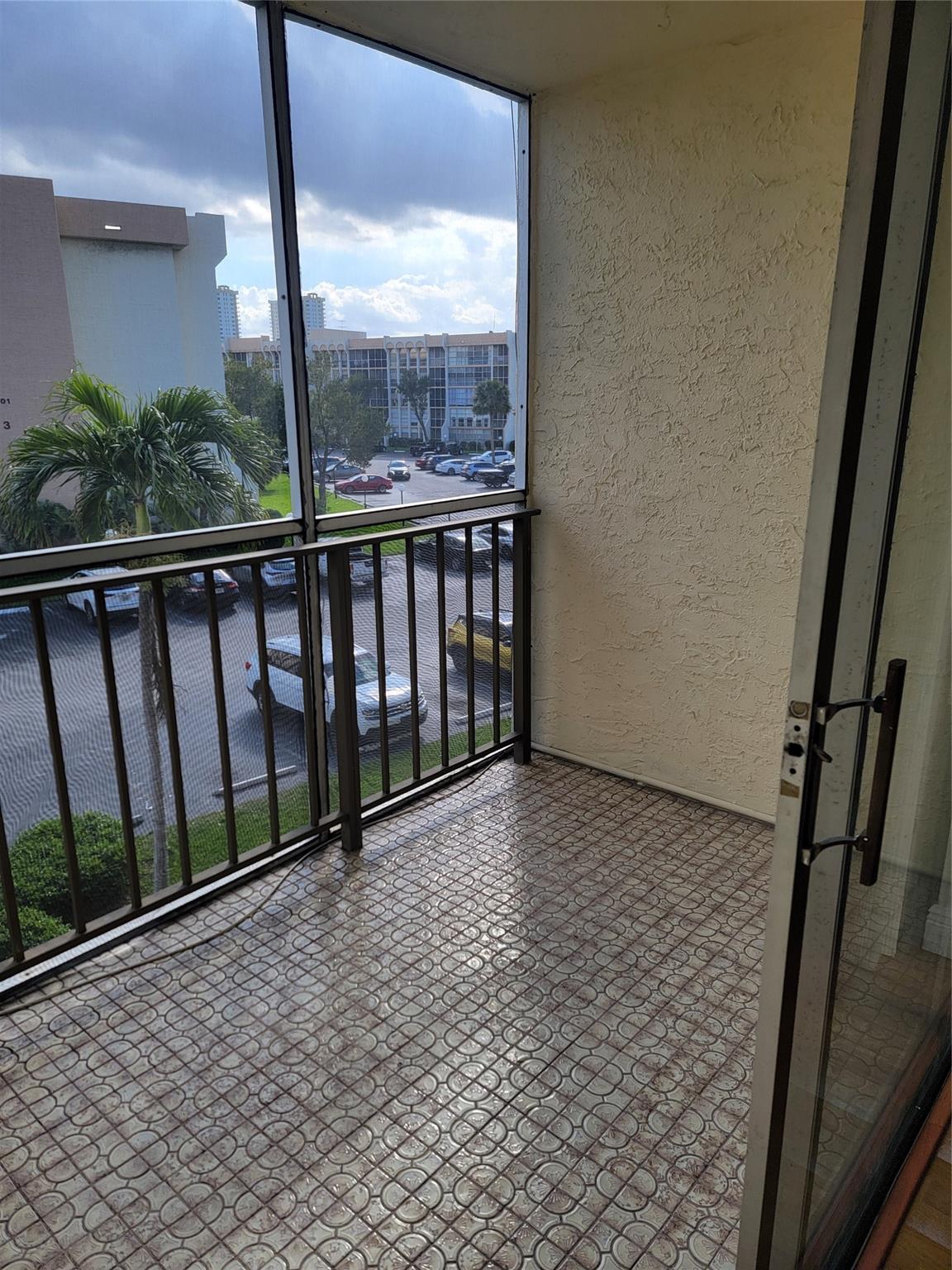 DESOTO PARK CONDO - Residential Lease