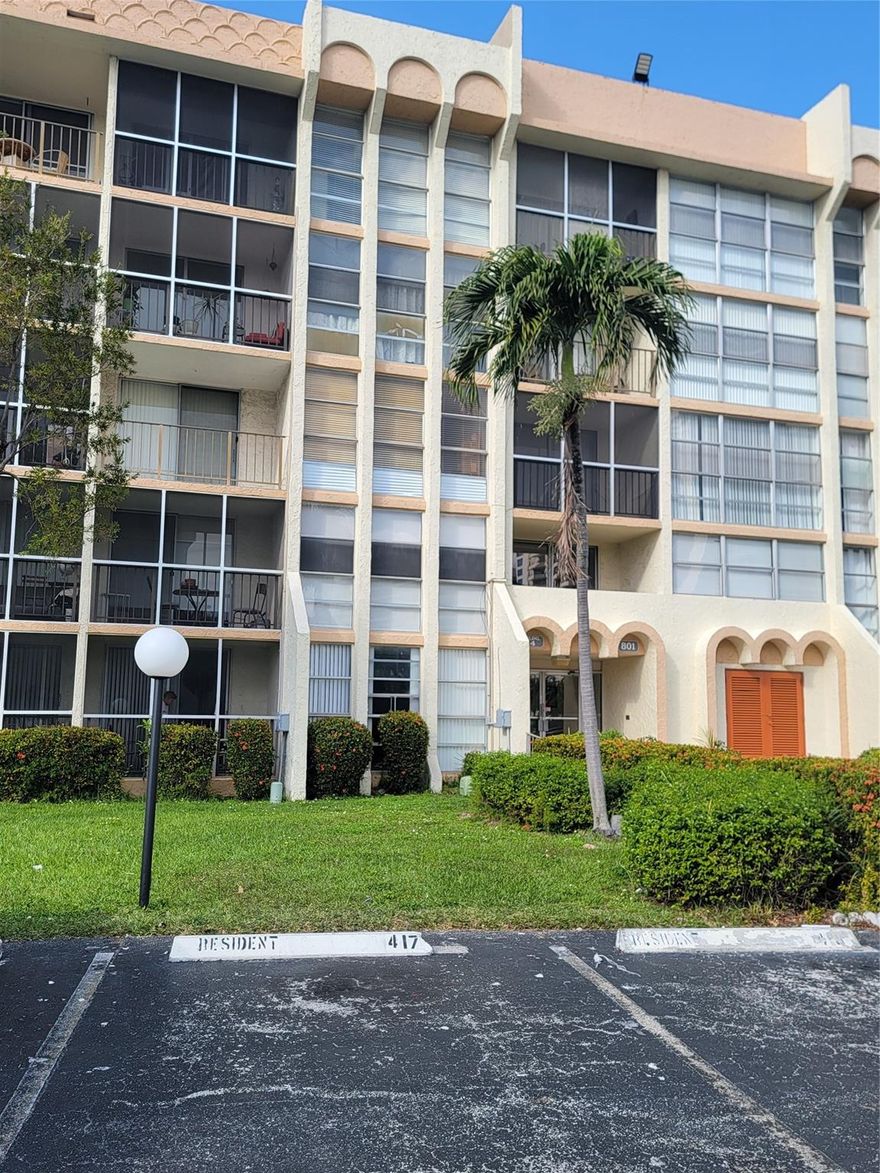 Welcome to paradise. One bedroom apartment available in the Desoto Park South community, along the intercoastal on Three Islands. Walking distance to a park. Close to the beach, restaurants and shopping. Community features a swimming pool overlooking the intercoastal and a tennis court. Each floor has a washer and dryer. Association requires a $500 security deposit from tenants.