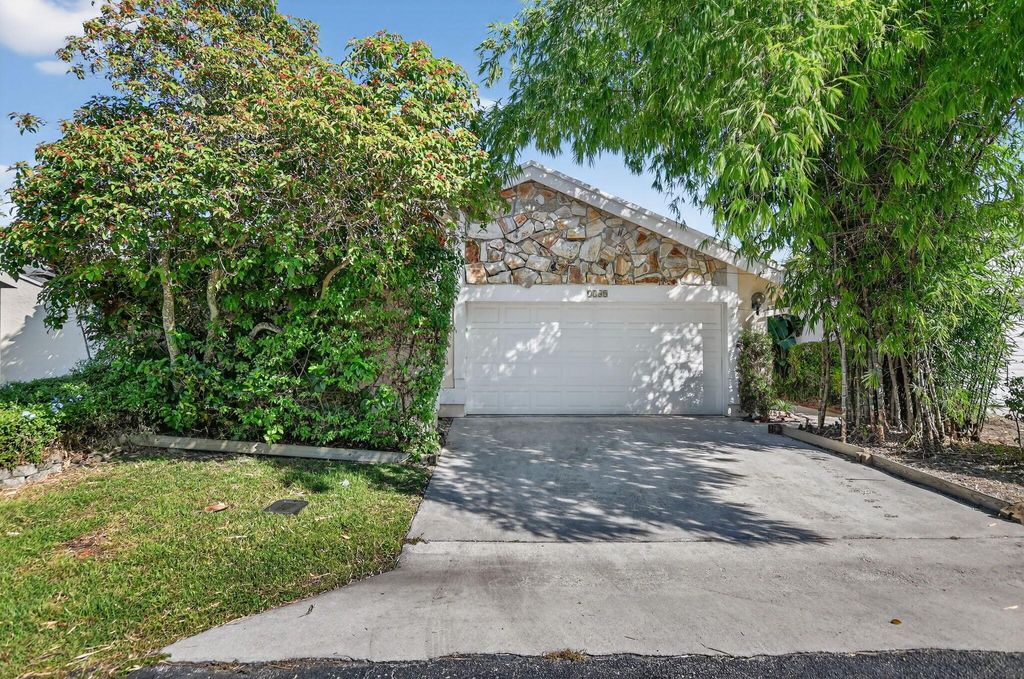 Photo of 7569 Martinique Boulevard, Boca Raton, FL 33433 (MLS # R11129626)