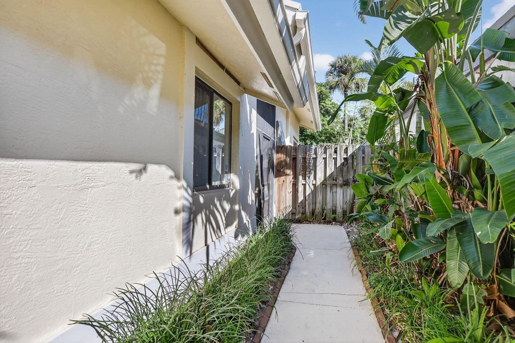 Photo of 7569 Martinique Boulevard, Boca Raton, FL 33433 (MLS # R11129626)