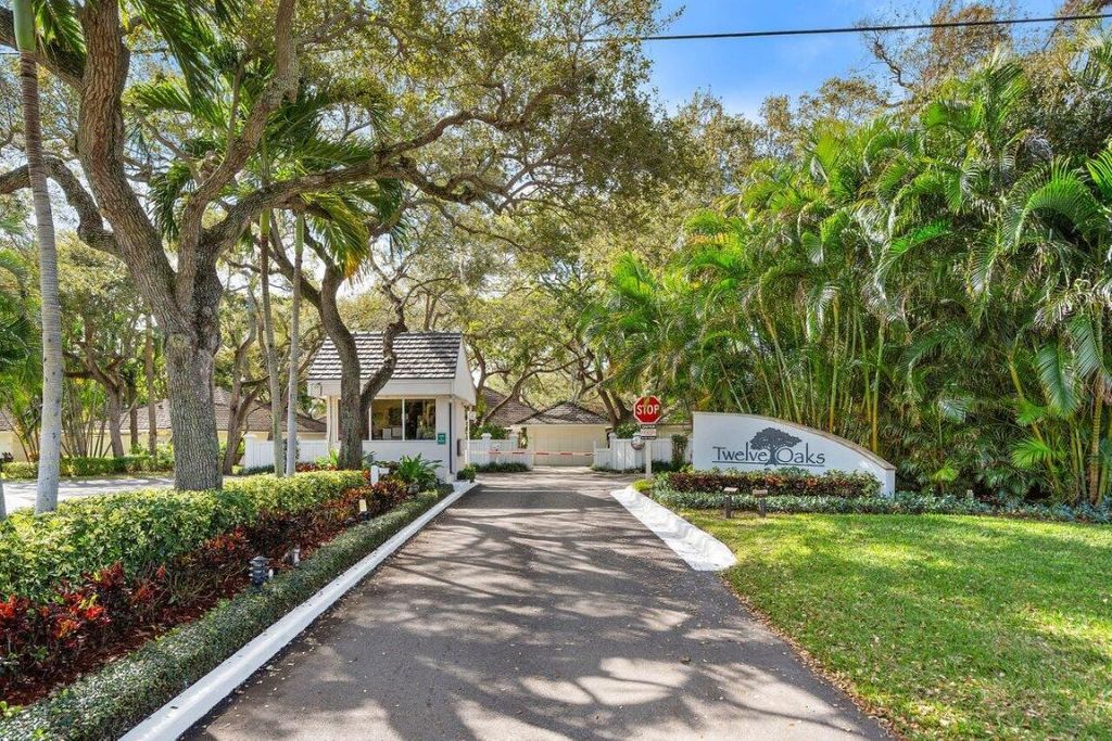 Photo of 1618 Twelve Oaks Way #205, North Palm Beach, FL 33408 (MLS # R10960085)