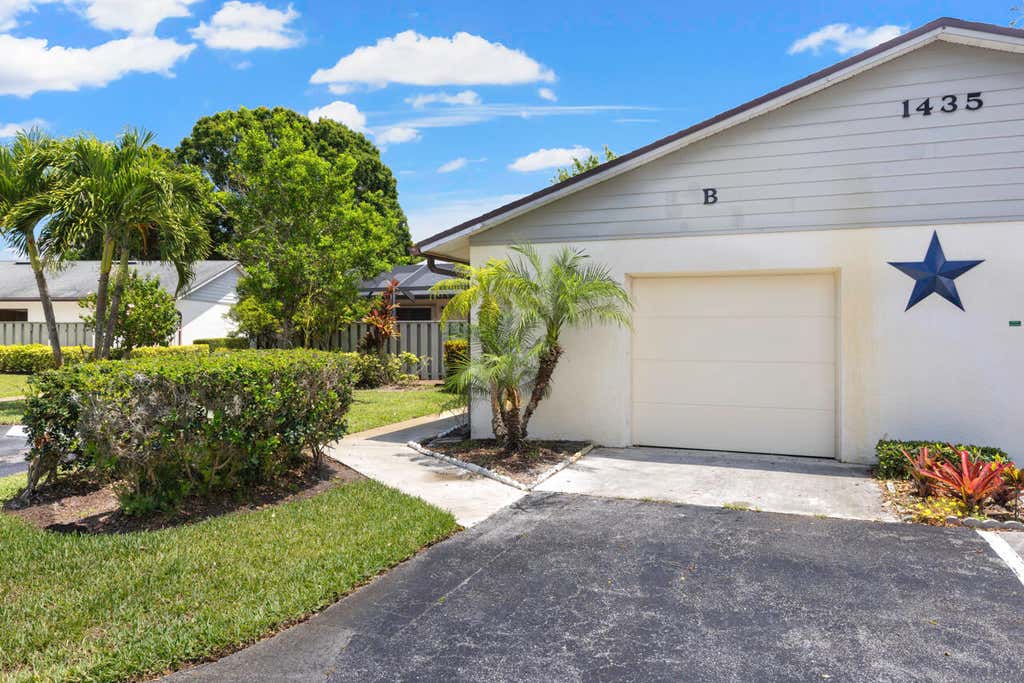 Photo of 1435 Captains Walk #19, Fort Pierce, FL 34950 (MLS # R10983814)