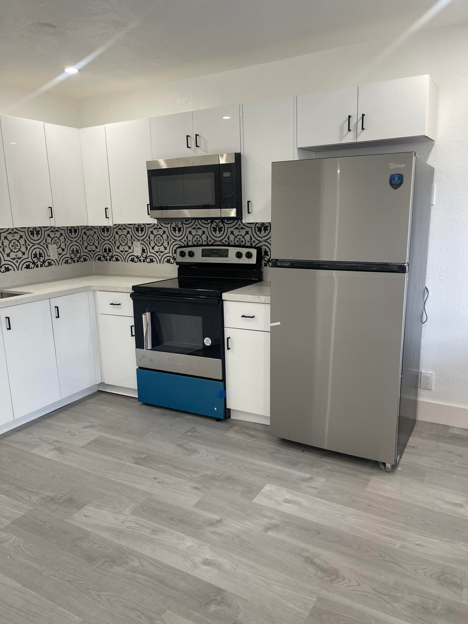880 NW 8th Avenue