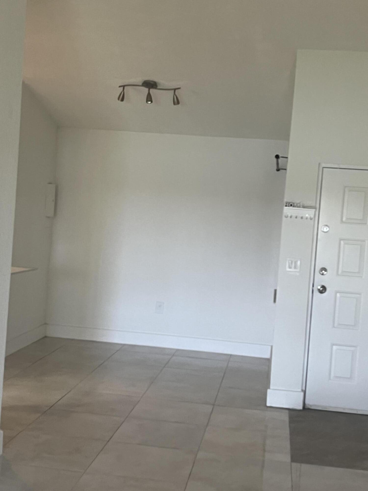 LAKEVIEW CLUB CONDO - Residential Lease