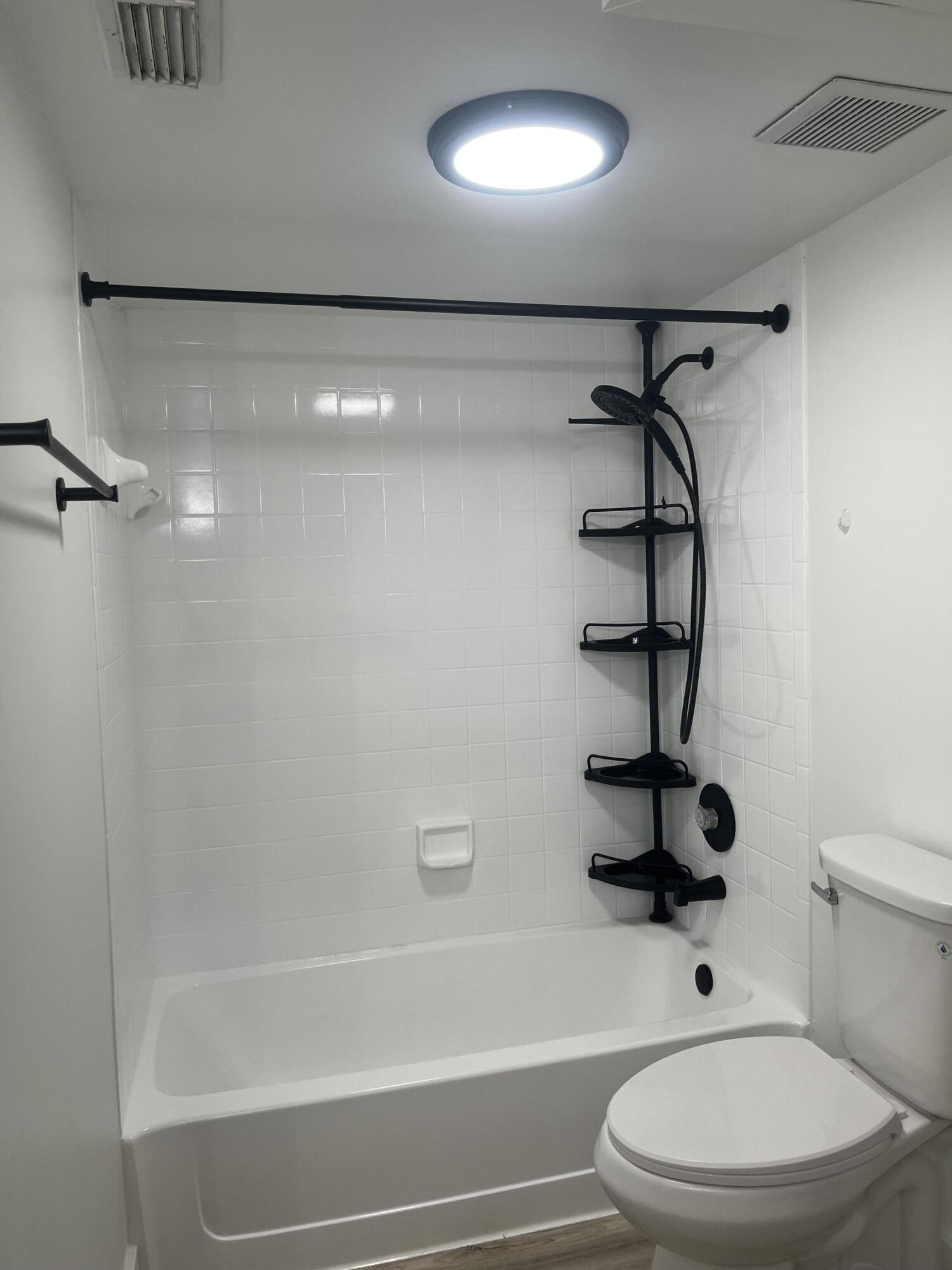 LAKEVIEW CLUB CONDO - Residential Lease