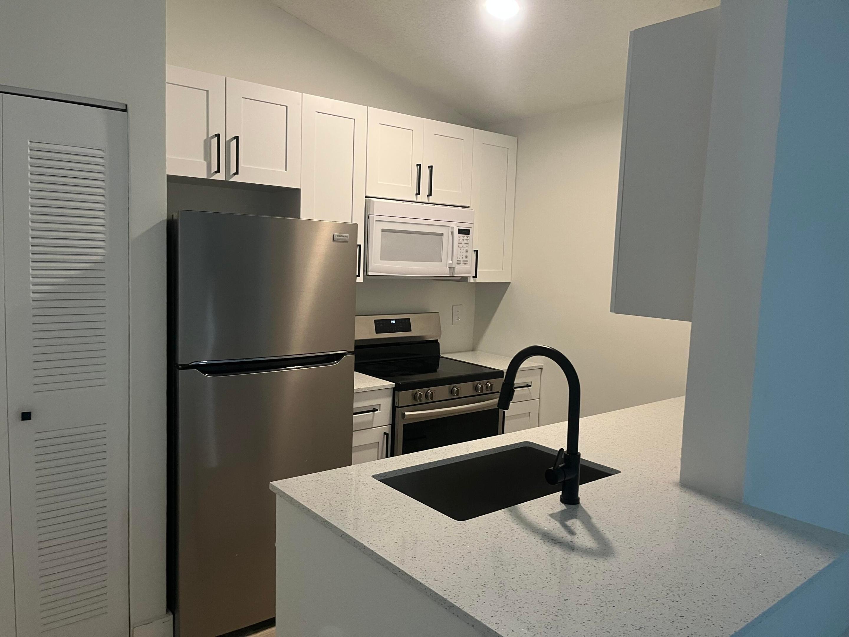 LAKEVIEW CLUB CONDO - Residential Lease