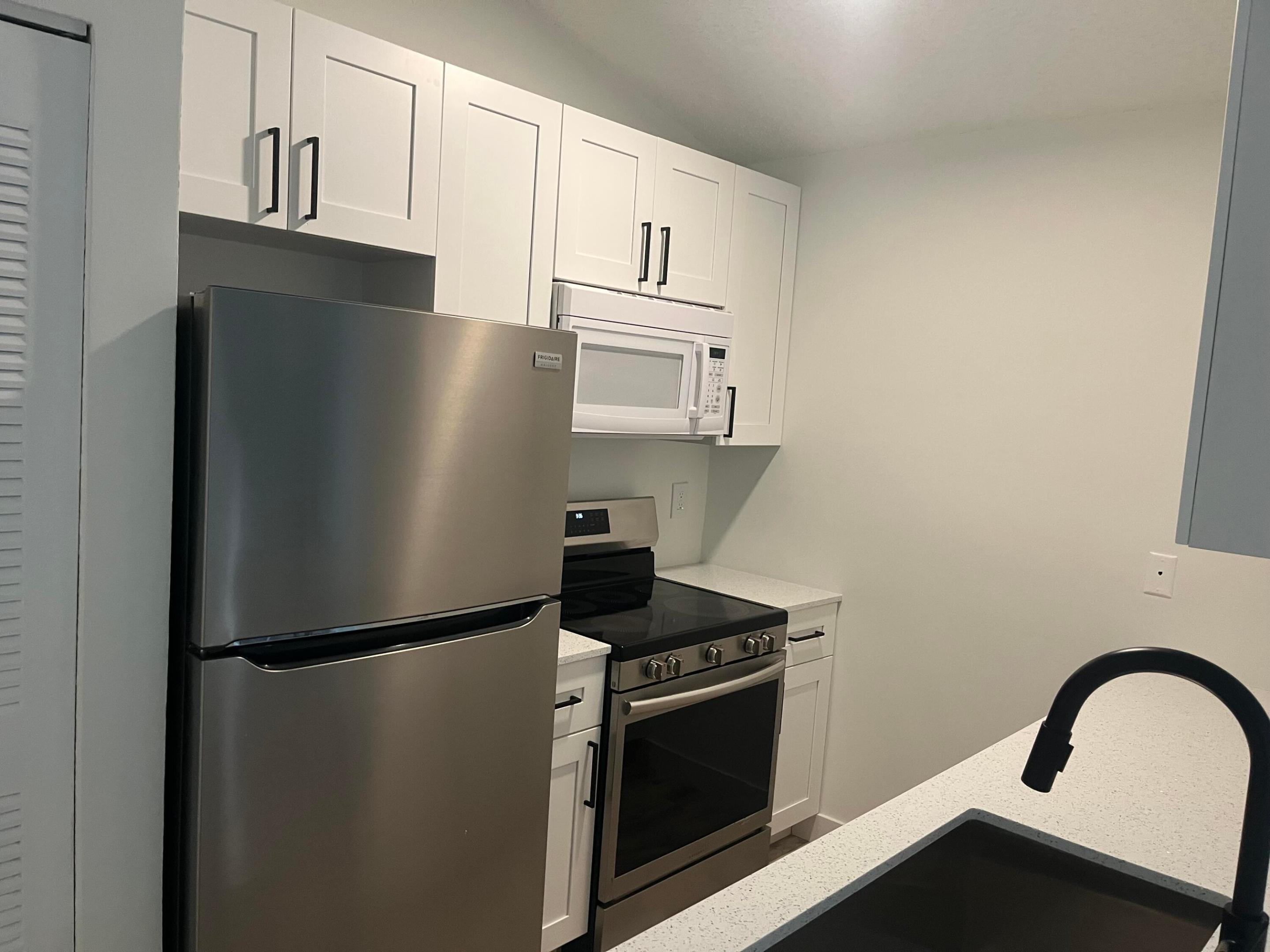 LAKEVIEW CLUB CONDO - Residential Lease