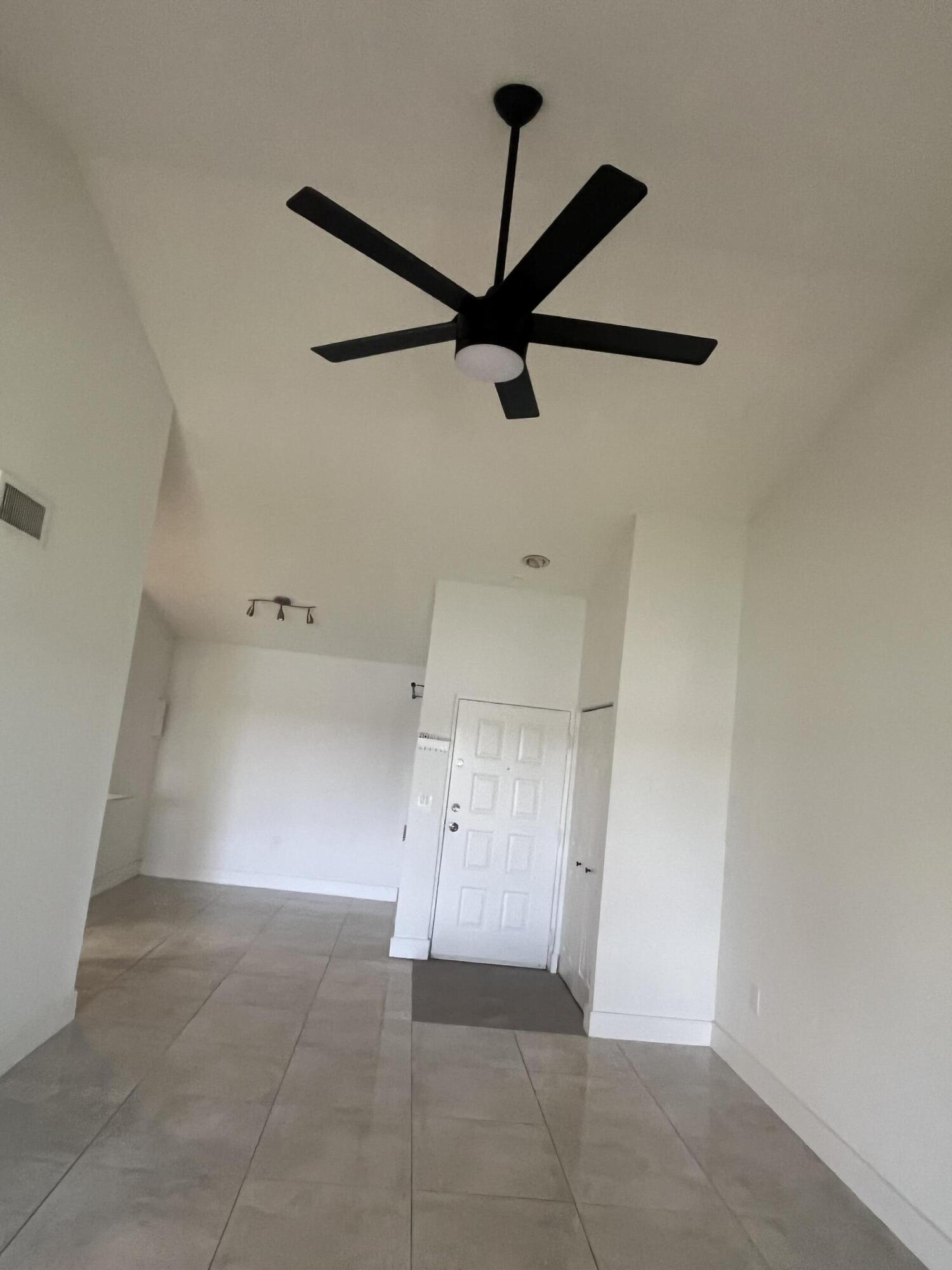 LAKEVIEW CLUB CONDO - Residential Lease