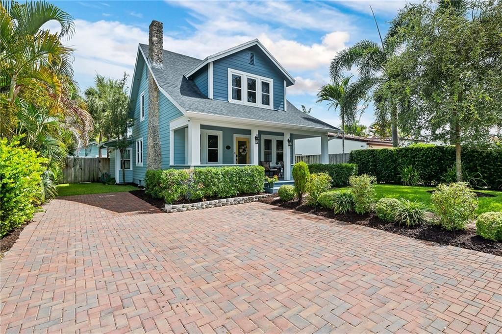 Photo of 907 SE 6th Ct, Fort Lauderdale, FL 33301 (MLS # F10344046)